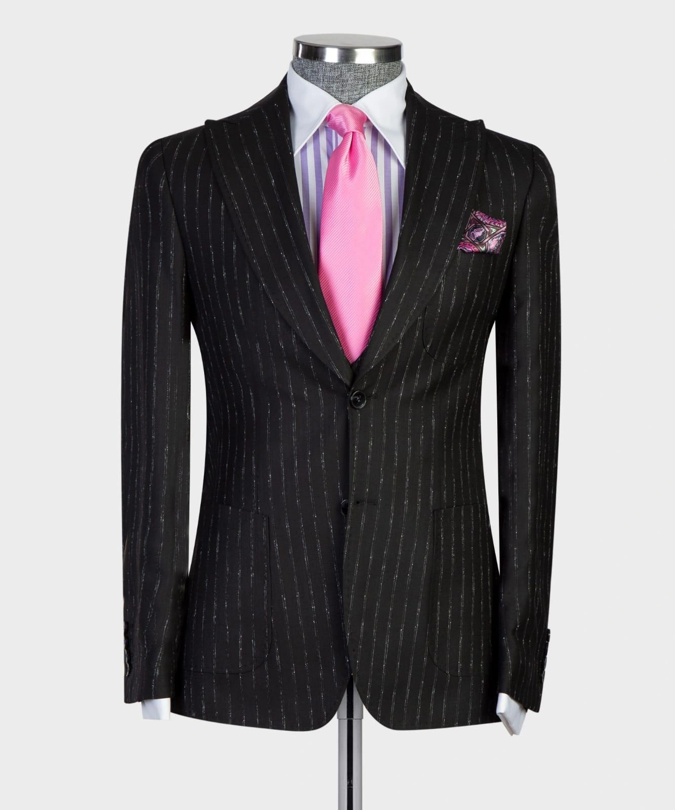 Traje a cuadros negro: ¡tres piezas para lucir impecable, con estilo y actitud! Un clásico atemporal reinventado.